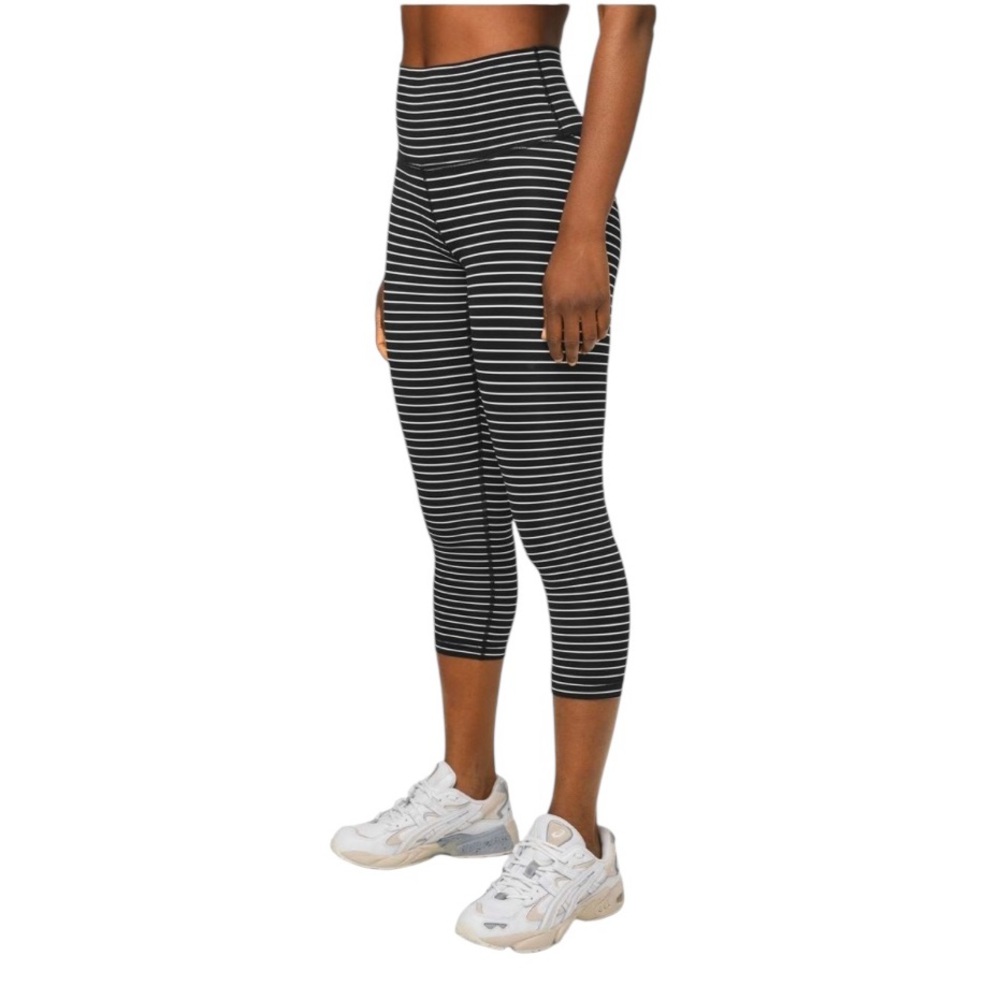 Lululemon Wunder Under Crop (High-Rise) 21" Parallel Stripe Black/White Size 6